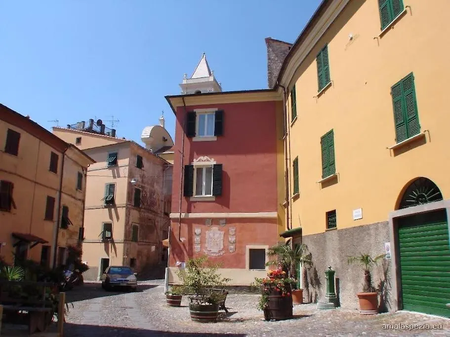 Villa Vezzhouse à Vezzano Ligure 0*,