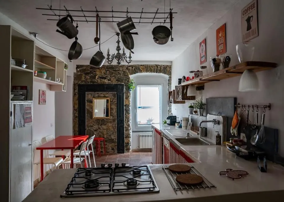 Villa Vezzhouse à Vezzano Ligure 0*,